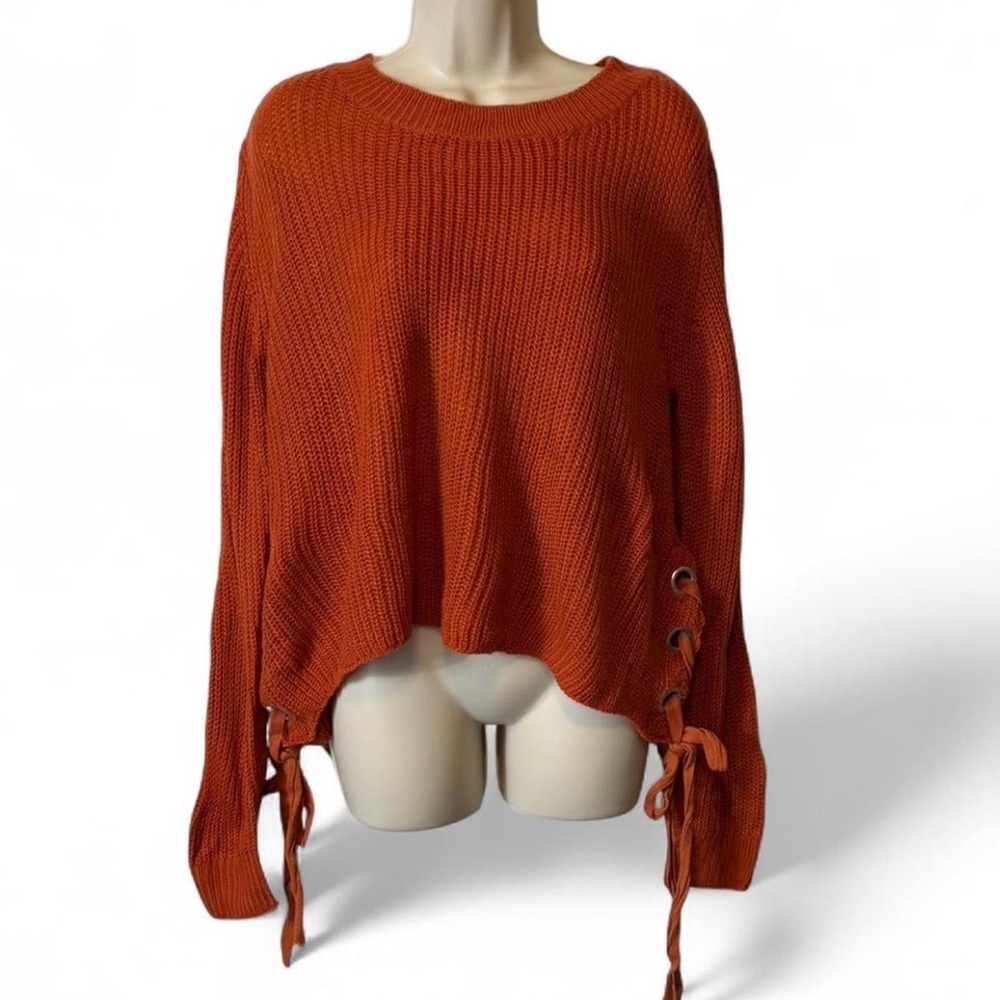 Side Lacing Sweater‎